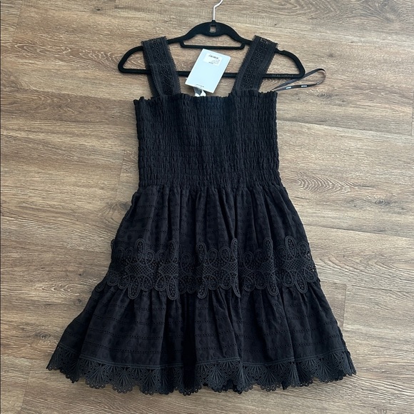 NWT Waimari Elegant Black Lace Dress size medium - Picture 1 of 3